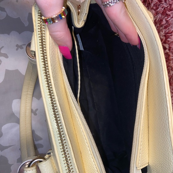 SOLD🌟Yellow Target Purse - Picture 3 of 3